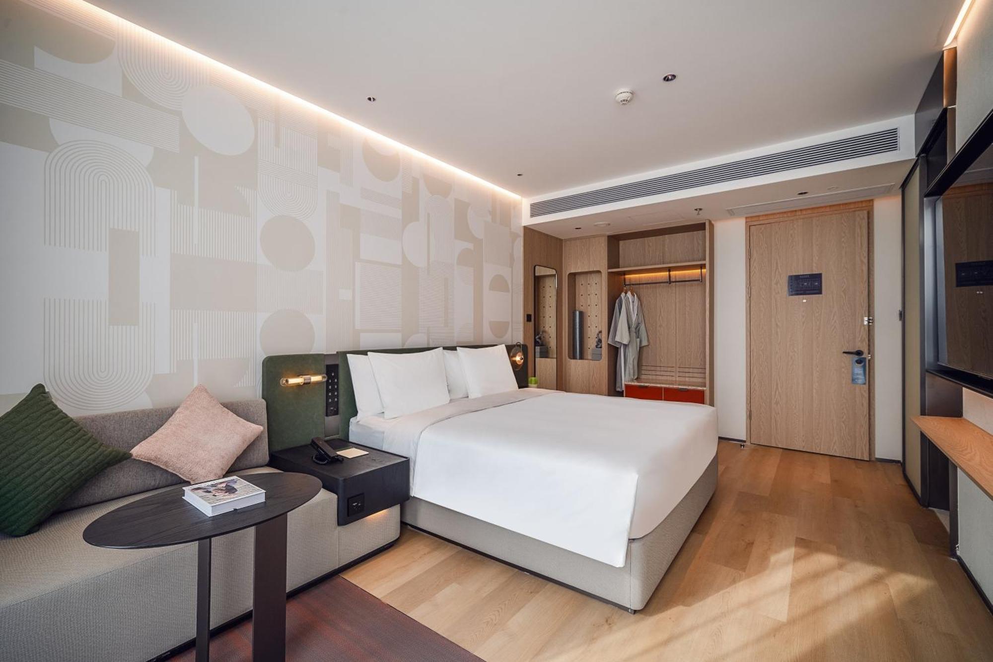 Hotel Even Jinqiao By Ihg 5*