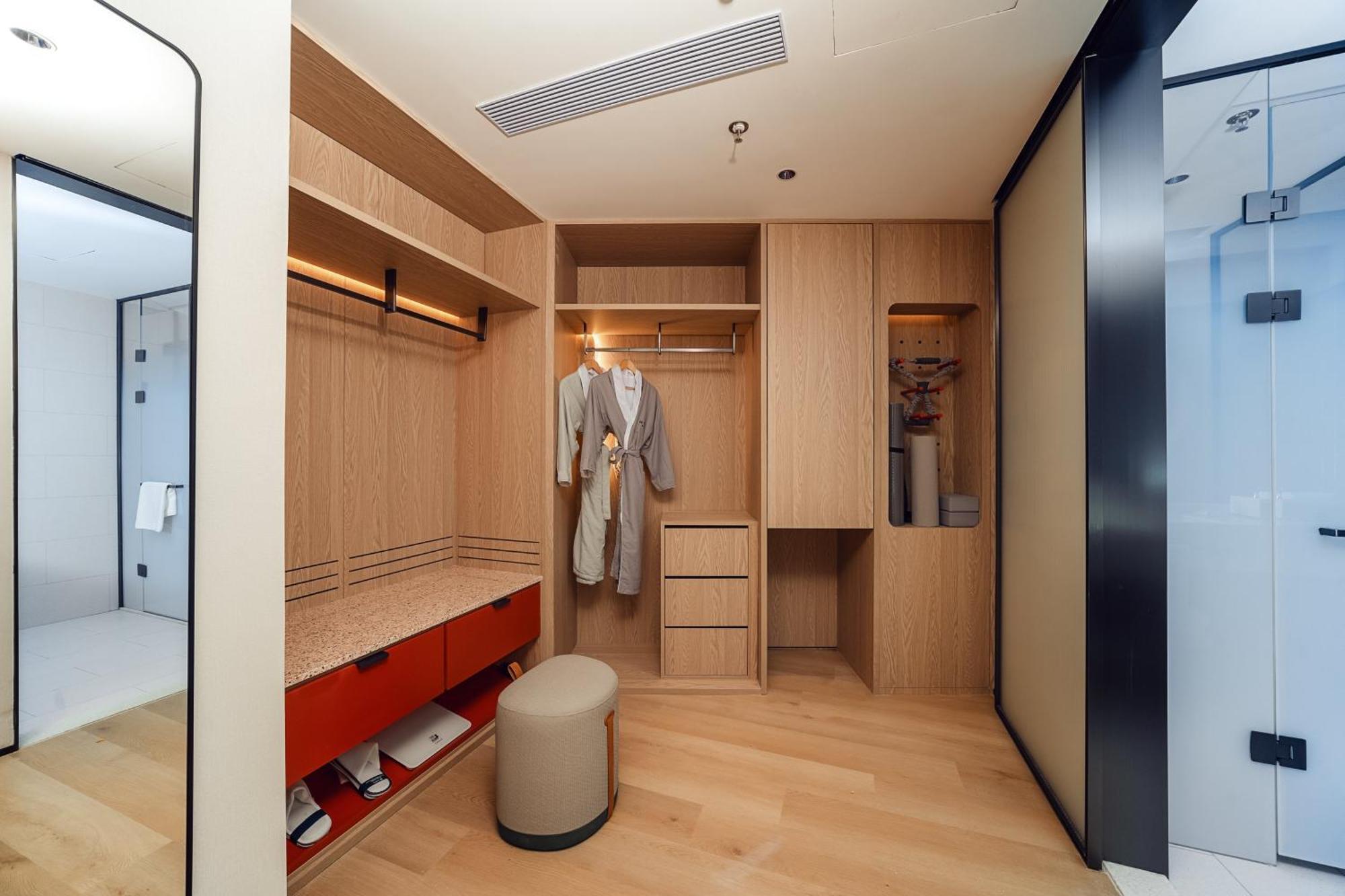 Hotel Even Jinqiao By Ihg 5*