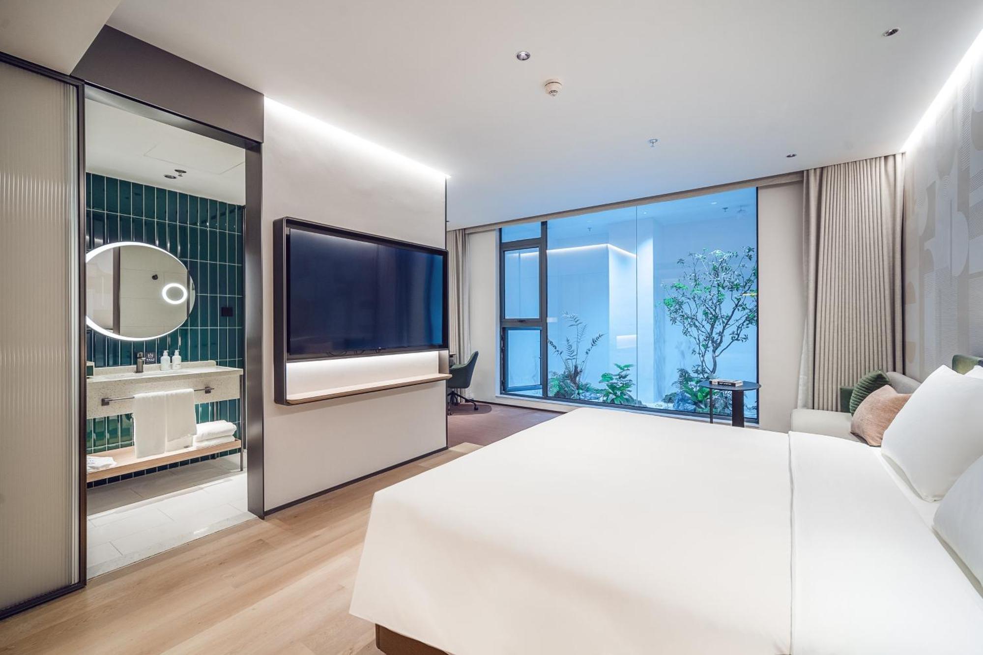 Even Jinqiao By Ihg Hotel 5*