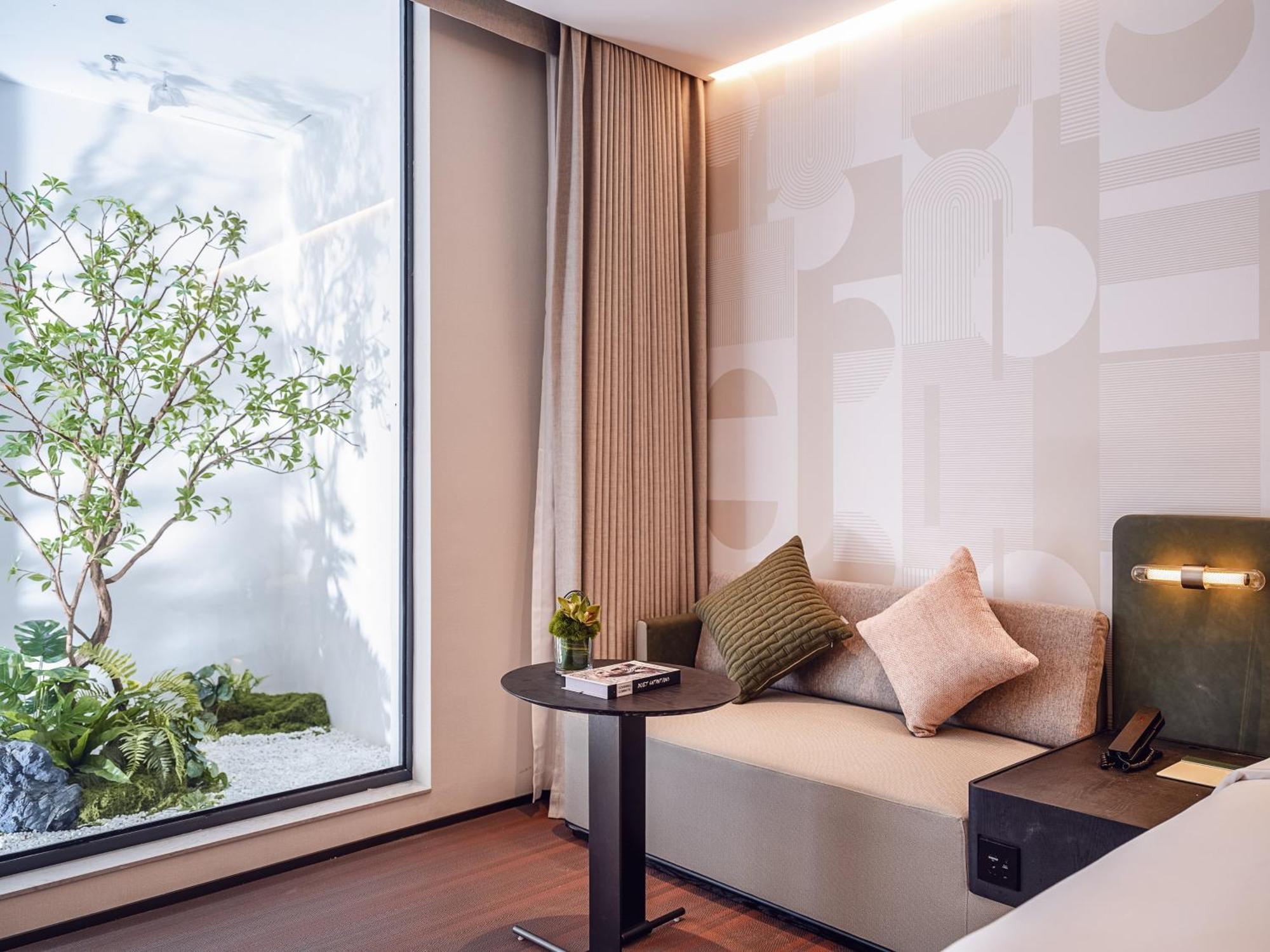 Even Jinqiao By Ihg Hotel 5*